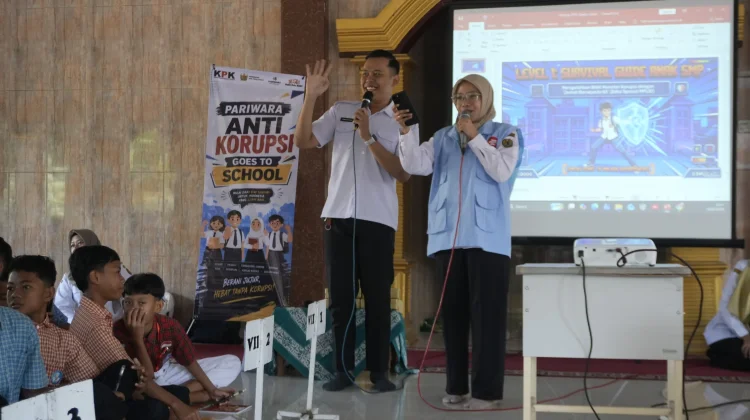 Hari Pertama Sekolah, Pelajar SMP di Pekalongan Langsung Dibekali Antikorupsi