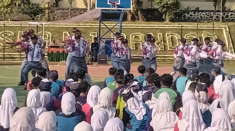 Demo Ekstrakurikuler Warnai MPLS Ramah di SMAN 1 Bandar Batang