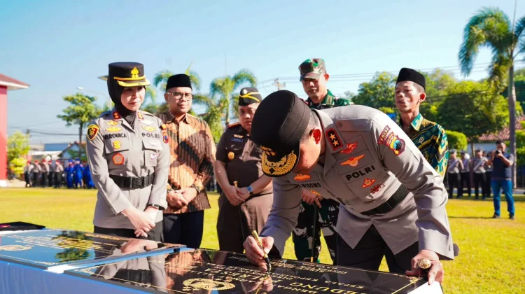 Kapolda Resmikan Polresta Batang, Pelayanan Personel Diminta Lebih Profesional