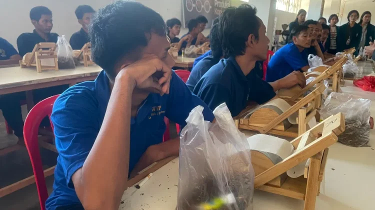 Belajar Linting Rokok, Warga Binaan Lapas Semarang Disiapkan Masuk Dunia Kerja