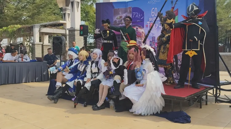 Event Costplay Ramaikan Launching Menu Ala Jepang Aston Inn Rembang