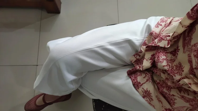 Nyaman Belum Tentu Aman, Benarkah Duduk Menyilang Memengaruhi Postur?