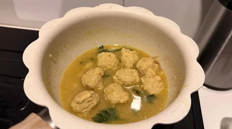 Resep Bakso Ayam dengan Kuah Kuning untuk MPASI