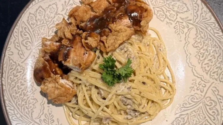 Nikmatnya Menyantap Spaghetti Carbonara dengan Chicken Crispy
