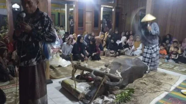 Ritual Kalang Obong oleh Suku Kalang