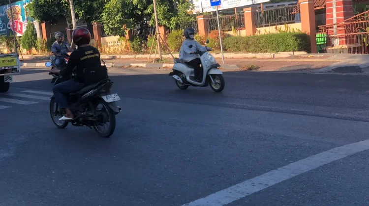 Halo RRI: Jalan Rusak di Depan SMP Islam H. Isriati Semarang Akhirnya Diperbaiki