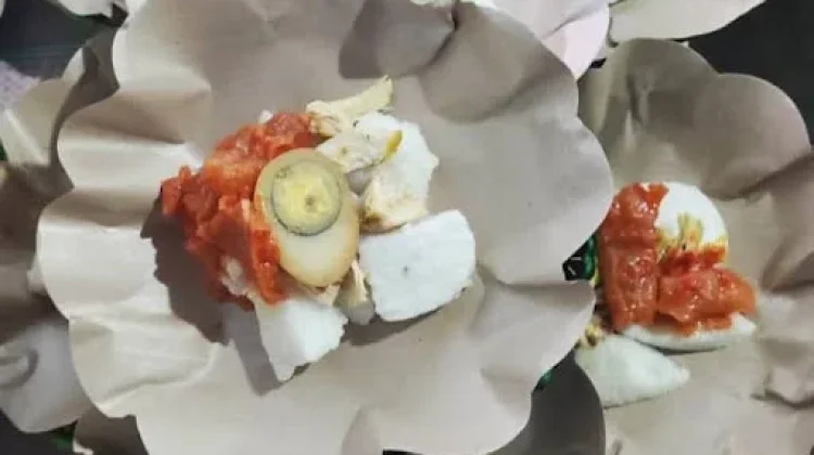 Lontong Opor Sambal Goreng Rambak Sebagai Suguhan Acara