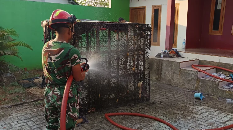 Lupa Mematikan Pemanas Air, Seisi Kamar Rumah Dokter di Rembang Terbakar