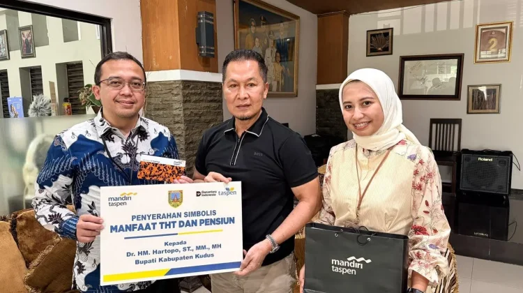 TASPEN Semarang Serahkan Manfaat THT & Pensiun Kepada Bupati Kabupaten Kudus