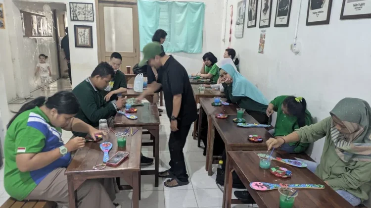 Sentuh Hati Orang Tua, Kegiatan Kinasih Rumah Difabel Latih Kemandirian Anak