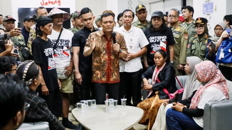 Aspirasi Langsung Ditindaklanjuti, Luthfi Siapkan 56 Truk untuk Petani Tebu