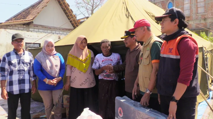 Sehari, Bupati Rembang Kunjungi Tiga Korban Kebakaran