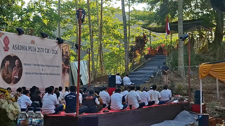 Asaḍha di Vihara Sima, Umat Napak Tilas Sejarah Kebangkitan Buddhisme Indonesia