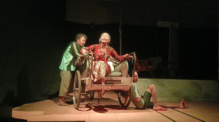 Pentaskan Lurung Kalabendu, Teater Jaten Ingatkan Bijak Kelola Keuangan