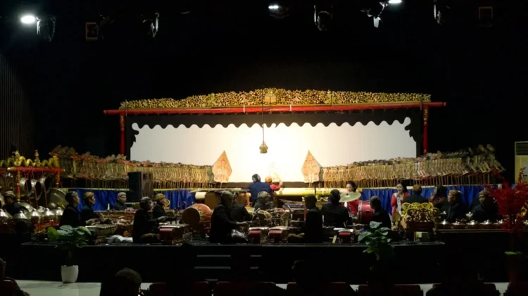 Dalang Cilik Pukau Penonton Pagelaran Wayang Kulit HUT IPPK 53