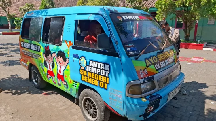 Halo RRI: Layanan Mobil Antar Siswa di SDN 1 Bener Dapat Apresiasi Warga