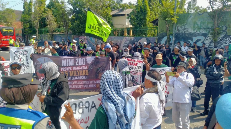 Aliansi Masyarakat Purworejo Demo di Kejari, Desak Usut Tuntas Korupsi Mini Zoo