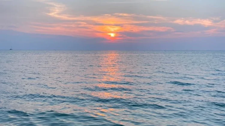Sunset di Pantai Kampung Prau Jepara, Keindahan Sederhana yang Menenangkan