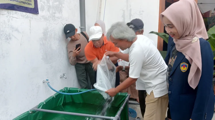 Manfaatkan Lahan Sempit, UPGRIS Latih Warga Semarang Kembangkan Urban Farming