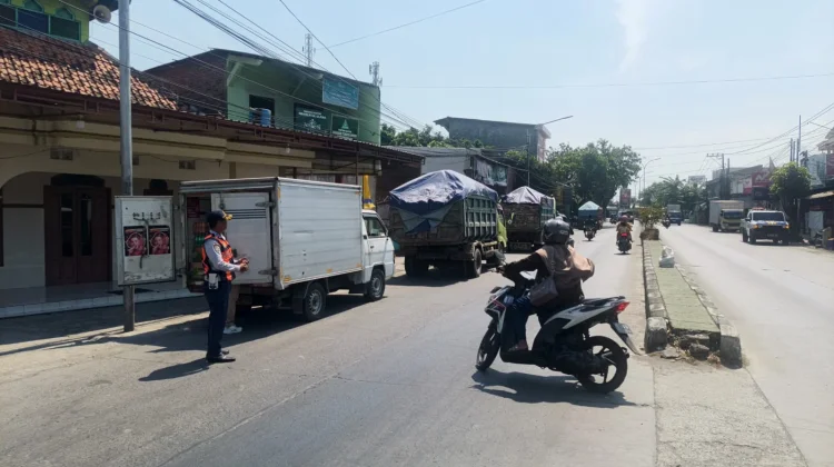 Dishub Kota Semarang Tertibkan Parkir di Jalan Wolter Monginsidi
