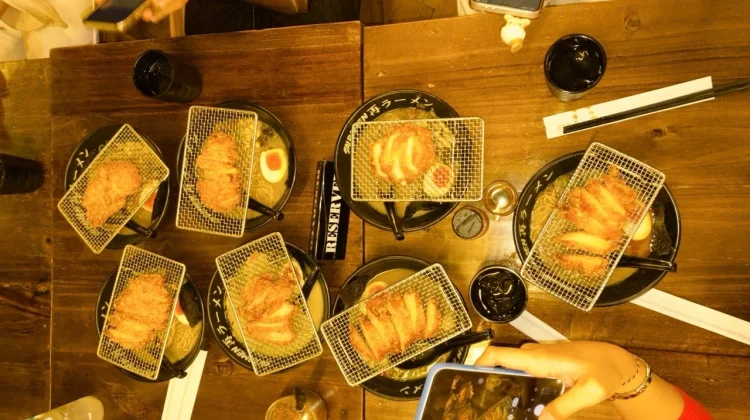 Ramen Sering Menjadi Pilihan saat Berkumpul bersama Teman