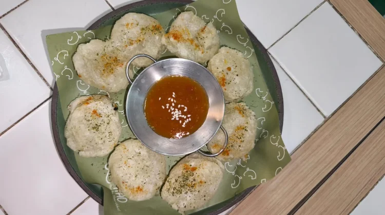 Cara Membuat Cireng Goreng Saus Asam Manis