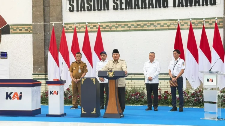 Kunjungi Stasiun Tawang, Prabowo Nilai Kereta Api Jadi Moda Transportasi Ekonomis
