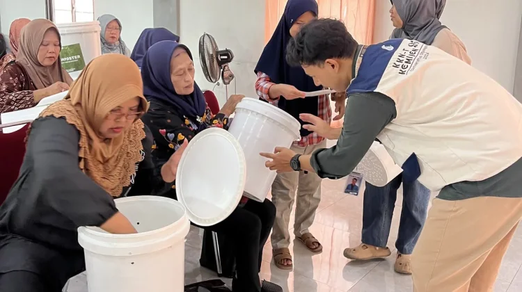 Pengelolaan Sampah Organik di Kemijen Belum Optimal, KKN Undip Kenalkan MAGGOTA