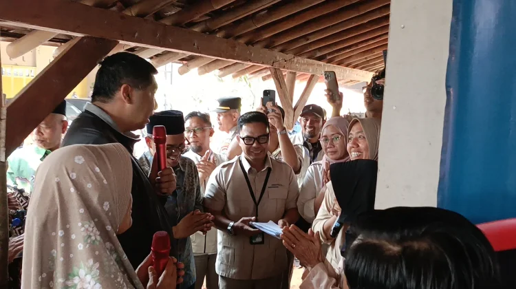 Tinjau Bedah Rumah di Batang,Maruarar Sirait Pastikan Renovasi Tepat Sasaran