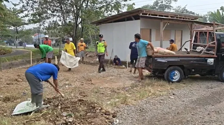 Patungan, Warga Desa Tengengwetan Bangun Rumah untuk Warga Tuna Wisma