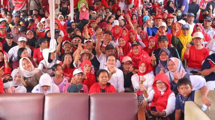 Semarakkan Jalan Sehat Muktiharjo Kidul, Agustina Cek Realisasi Bantuan Rp25 Juta