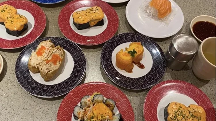 Mengapa Warna Piring di Restoran Sushi Berbeda-beda?