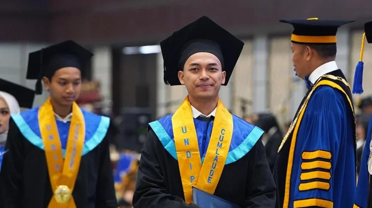 Kisah Alza, Penerima KIP-K di Undip yang Sukses Raih Karier Sebelum Lulus