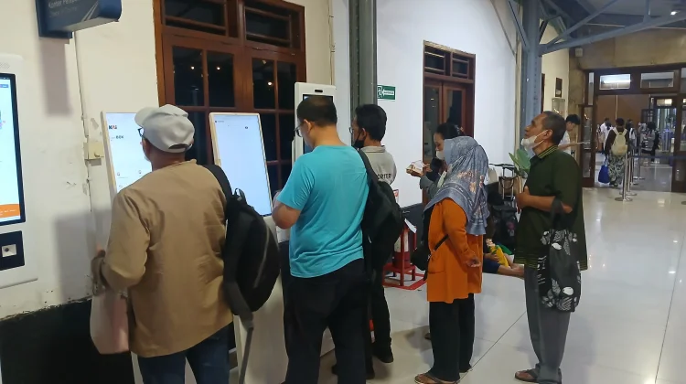 Ratusan Ribu Lansia Manfaatkan Tarif Reduksi Kereta Api di Daop 4 Semarang