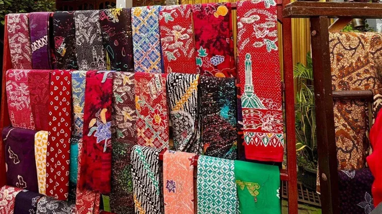 Koleksi Kain Batik, Cara Sederhana Gen Z Ekspresikan Cinta Tanah Air