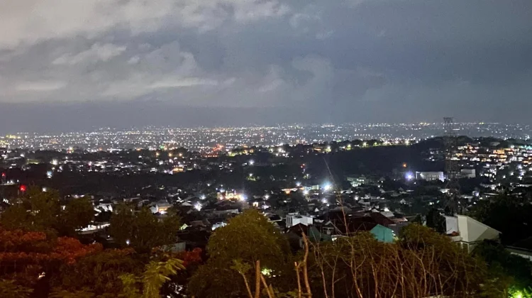 Menikmati City Light Kota Semarang dari Ketinggian