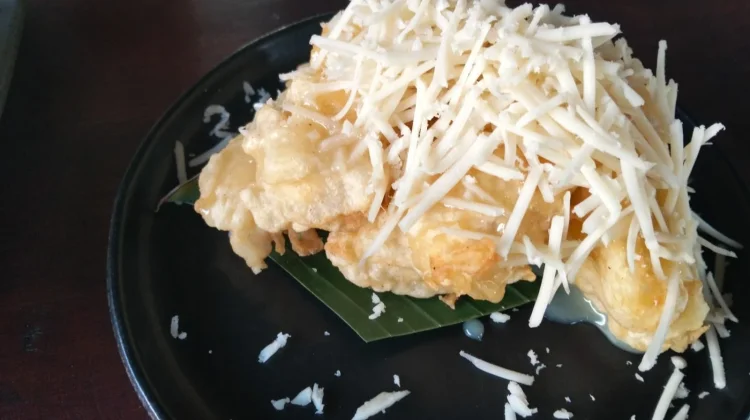 Resep Pisang Goreng Topping Keju dengan Kental Manis