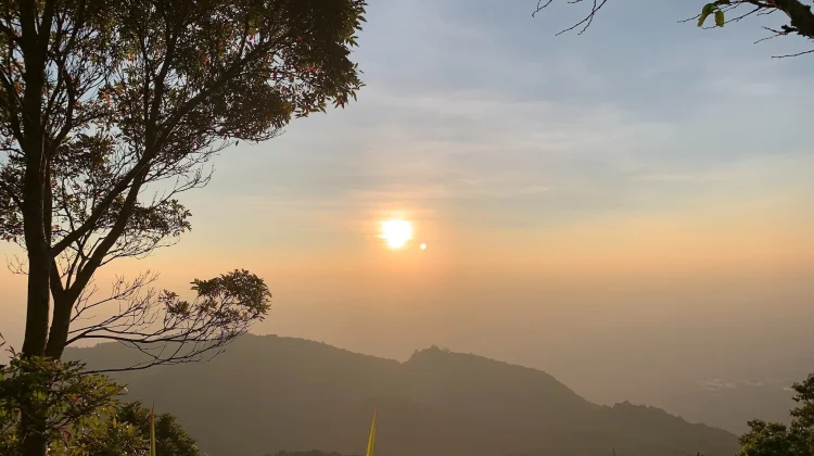 Menikmati Sunrise dari Puncak Ungaran