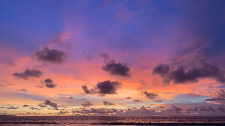 Pesona Senja di Pantai Kuta