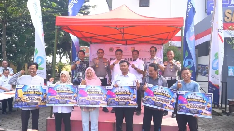 Tak Sekadar Bagi Hadiah, Gebyar Samsat Pekalongan Bangun Budaya Taat Pajak