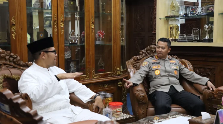 Hari Pertama Dinas, Kapolresta Sowan Bupati Batang