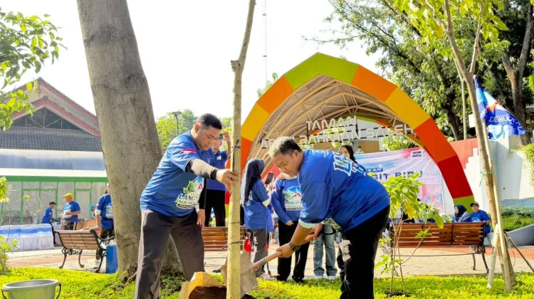 Tanam 10 Pohon Pule, Demokrat Gelar Gerakan Langit Biru Asri