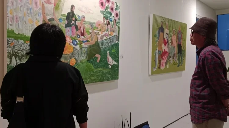“Weaving The Unseen”, Pameran Tunggal Ratih Alsaira Tentang Baju dan Penjahit