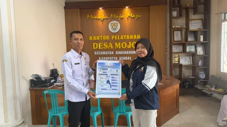 Cegah Nikah Dini, Mahasiswa KKN Undip Edukasi Remaja Desa Mojo Lewat Poster Data