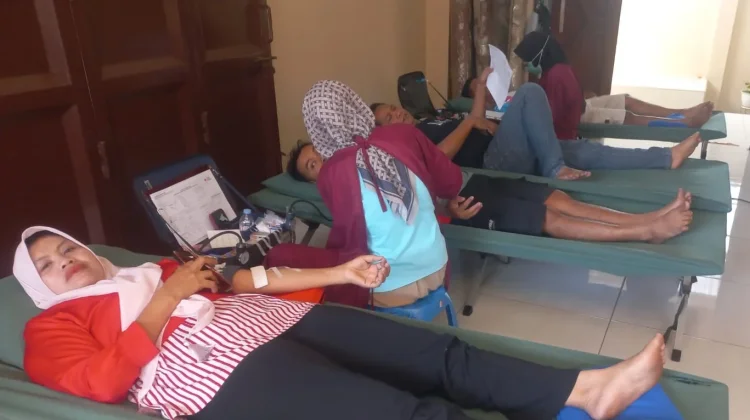 Peringati HUT RI–81, Warga Desa Megawon Ramai–Ramai Donor Darah