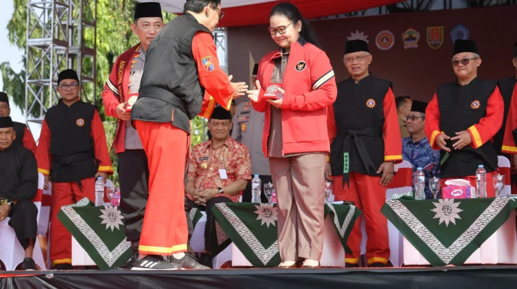 Wali Kota Agustina Terima Kehormatan Tapak Suci di Muktamar XVI