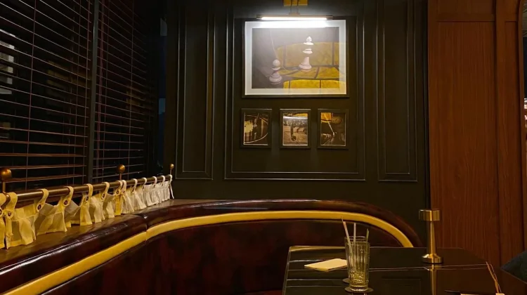 Kenapa Kursi Pojok di Cafe Jadi Spot Favorit