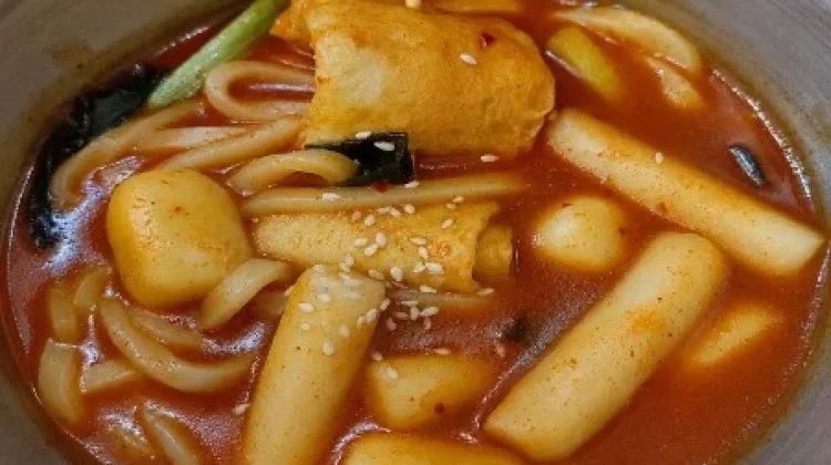 Kenyalnya Tteokbokki Jadi Daya Tarik Tersendiri
