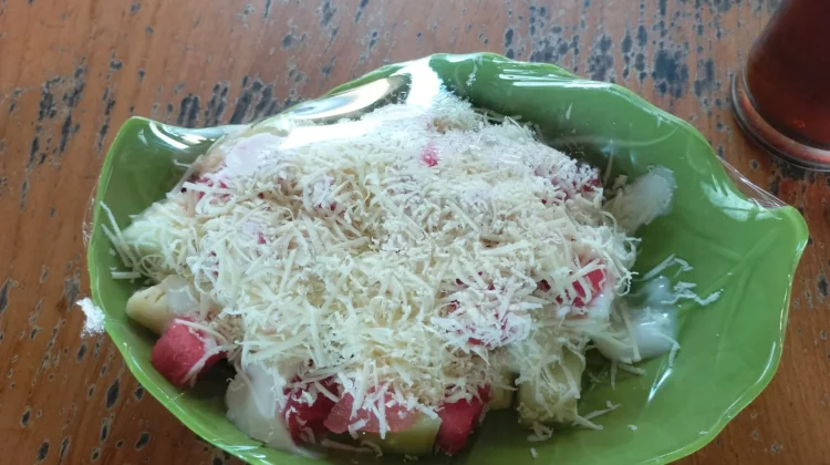 Kreasi Salad Buah Kekinian dengan Berbagai Topping