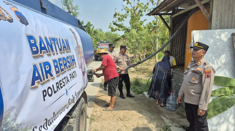 Polresta Pati Salurkan 32 Ribu Liter Air Bersih ke Tiga Desa Terdampak Kekeringan
